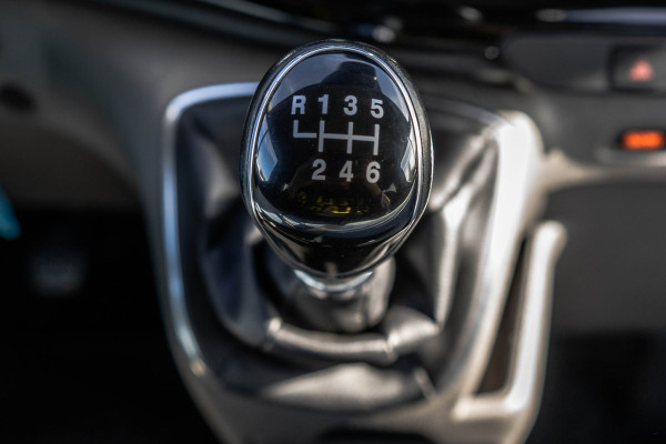 Ford Transit Custom 2.0 TDCI L2H1 | 170PK | Trail | DC 5-Persoons | Camera | Carplay | Lederen interieur