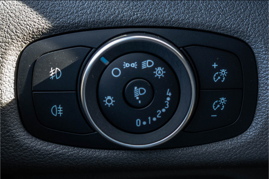 Ford Transit Custom 2.0 TDCI L2H1 | 170PK | Trail | DC 5-Persoons | Camera | Carplay | Lederen interieur