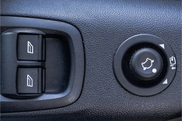 Ford Transit Custom 2.0 TDCI L2H1 | 170PK | Trail | DC 5-Persoons | Camera | Carplay | Lederen interieur