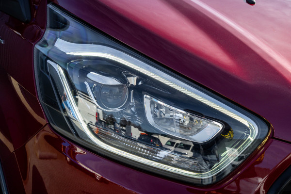 Ford Transit Custom 2.0 TDCI L2H1 | 170PK | Trail | DC 5-Persoons | Camera | Carplay | Lederen interieur