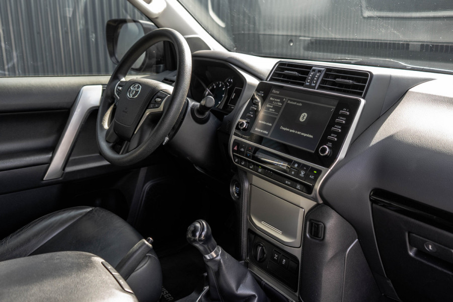 Toyota Land Cruiser 2.8D-4D | 204 PK | 5DRS | 4x4 | Fabrieksgarantie | Dealer onderhouden | Cruise | Airco | Trekhaak