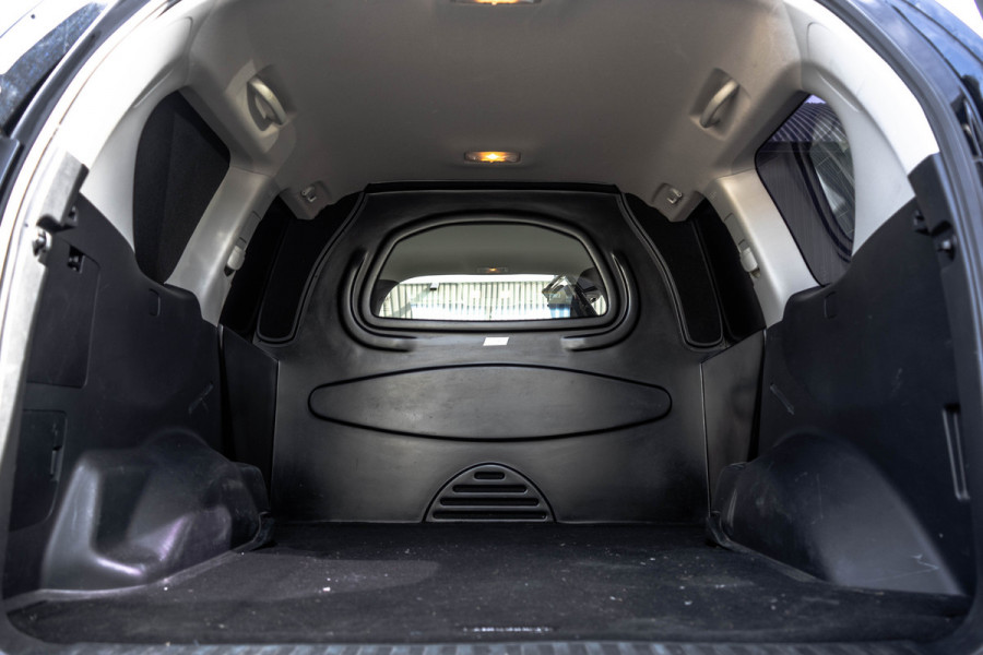 Toyota Land Cruiser 2.8D-4D | 204 PK | 5DRS | 4x4 | Fabrieksgarantie | Dealer onderhouden | Cruise | Airco | Trekhaak