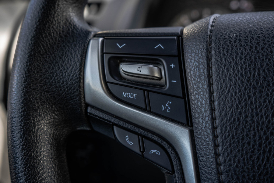 Toyota Land Cruiser 2.8D-4D | 204 PK | 5DRS | 4x4 | Fabrieksgarantie | Dealer onderhouden | Cruise | Airco | Trekhaak