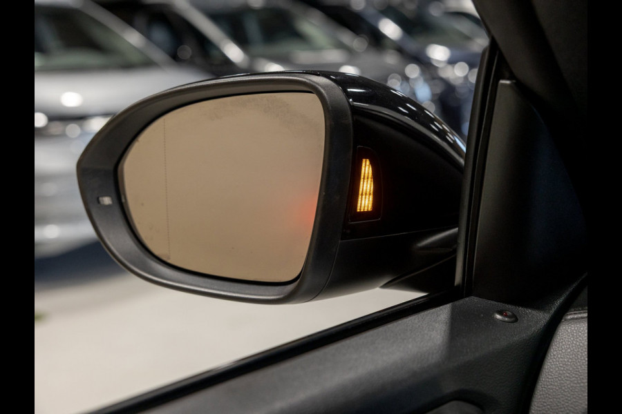 Volkswagen T-Roc Cabrio 1.5 TSI R-Line / 150pk / Beats / Leder / Achteruitrij camera / Stoel en stuur verwarming /