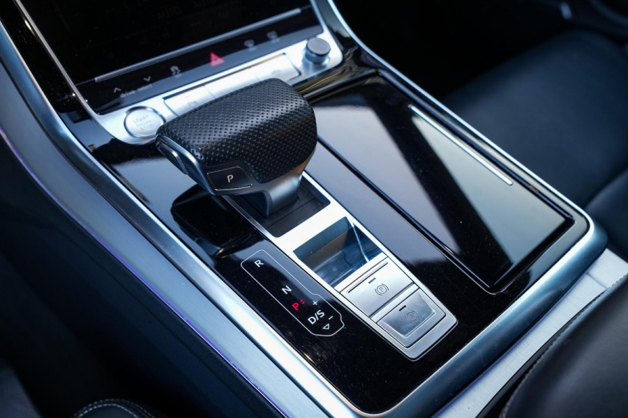 Audi Q8 55 TFSI quattro Pro Line Plus Panoramadak ABT Pakket Adapt. Cruise HeadUp 23''LM Trekhaak