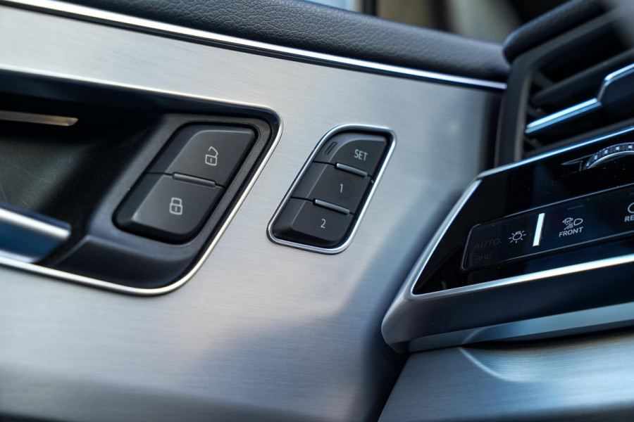 Audi Q8 55 TFSI quattro Pro Line Plus Panoramadak ABT Pakket Adapt. Cruise HeadUp 23''LM Trekhaak