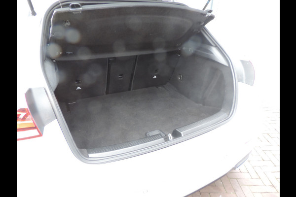 Mercedes-Benz A-Klasse 220 Launch Edition Premium Plus panorama dak sfeerlicht vol vol