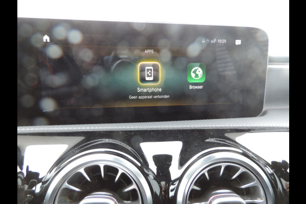Mercedes-Benz A-Klasse 220 Launch Edition Premium Plus panorama dak sfeerlicht vol vol