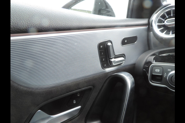 Mercedes-Benz A-Klasse 220 Launch Edition Premium Plus panorama dak sfeerlicht vol vol