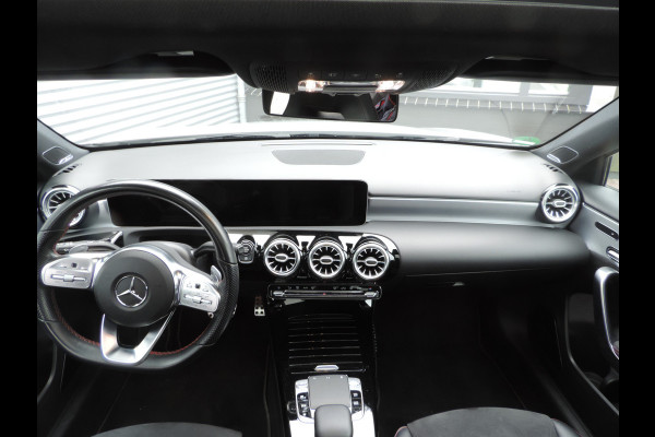 Mercedes-Benz A-Klasse 220 Launch Edition Premium Plus panorama dak sfeerlicht vol vol