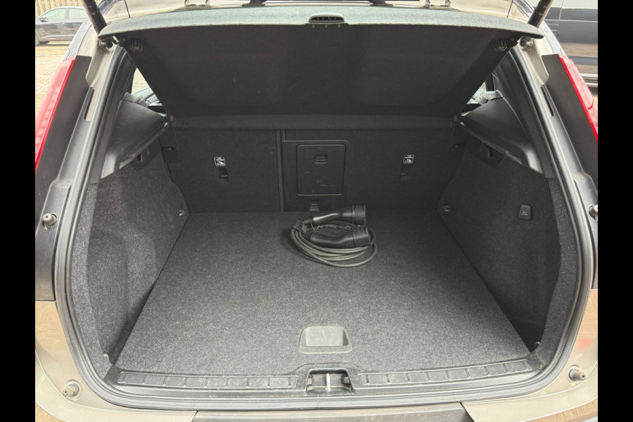 Volvo XC40 1.5 T5 Recharge R-Design NL-auto | Schuif- Kanteldak | H&K | Trekhaak | Stoelverwarming | Memory |