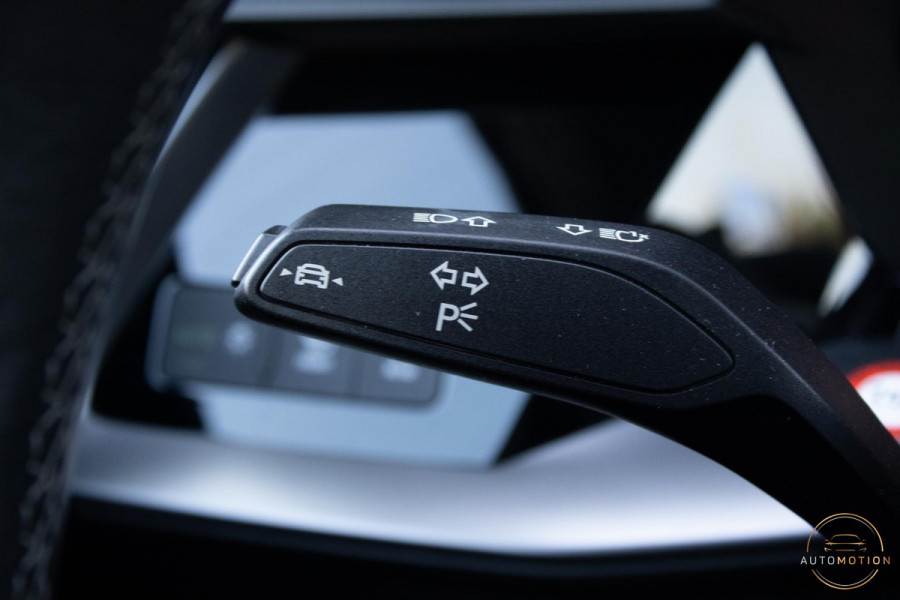 Audi A3 Sportback 40 TFSIe S line Panoramadak Elektrische Stoelverwarming Sfeerverlichting