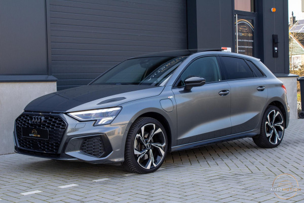 Audi A3 Sportback 40 TFSIe S line Panoramadak Elektrische Stoelverwarming Sfeerverlichting