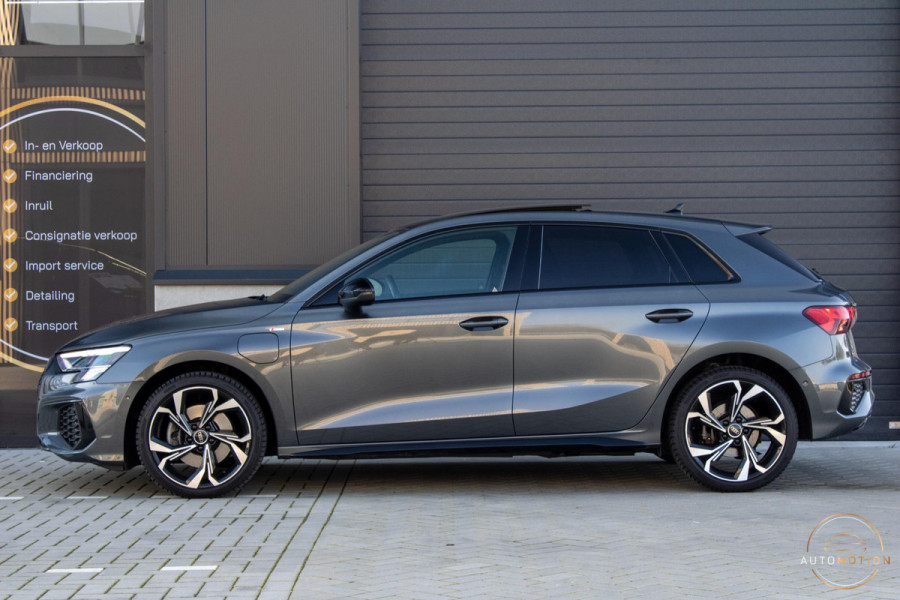 Audi A3 Sportback 40 TFSIe S line Panoramadak Elektrische Stoelverwarming Sfeerverlichting