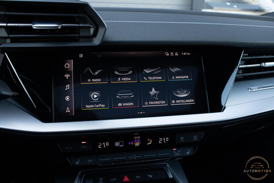 Audi A3 Sportback 40 TFSIe S line Panoramadak Elektrische Stoelverwarming Sfeerverlichting