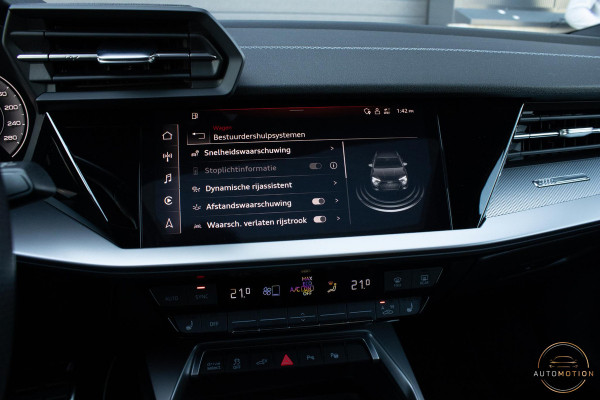 Audi A3 Sportback 40 TFSIe S line Panoramadak Elektrische Stoelverwarming Sfeerverlichting