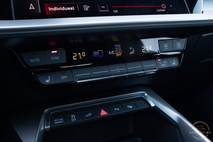 Audi A3 Sportback 40 TFSIe S line Panoramadak Elektrische Stoelverwarming Sfeerverlichting