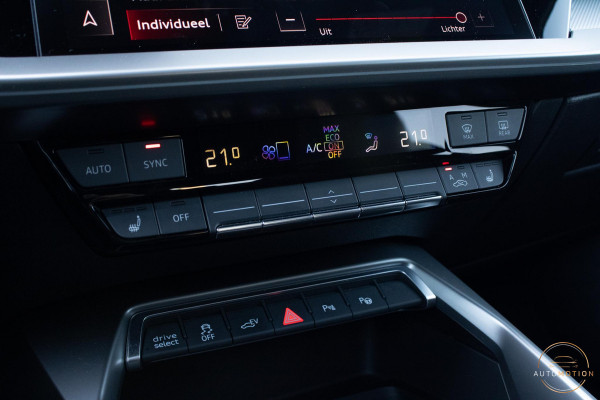 Audi A3 Sportback 40 TFSIe S line Panoramadak Elektrische Stoelverwarming Sfeerverlichting