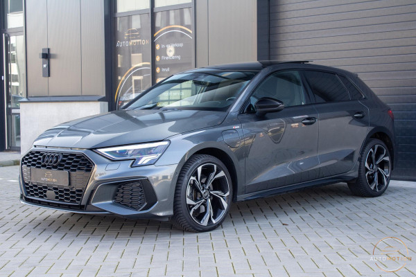 Audi A3 Sportback 40 TFSIe S line Panoramadak Elektrische Stoelverwarming Sfeerverlichting