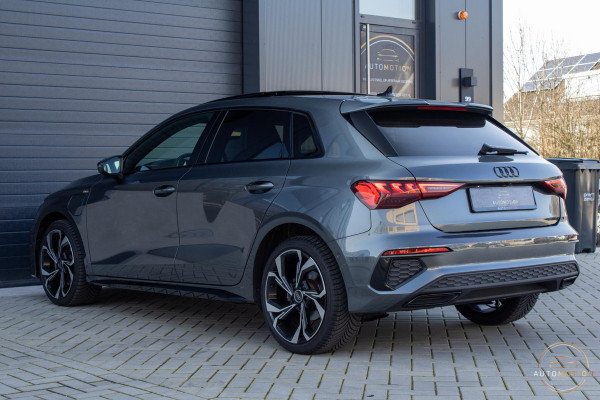 Audi A3 Sportback 40 TFSIe S line Panoramadak Elektrische Stoelverwarming Sfeerverlichting