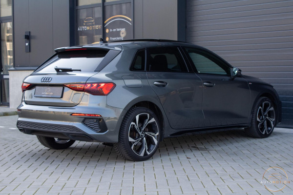 Audi A3 Sportback 40 TFSIe S line Panoramadak Elektrische Stoelverwarming Sfeerverlichting