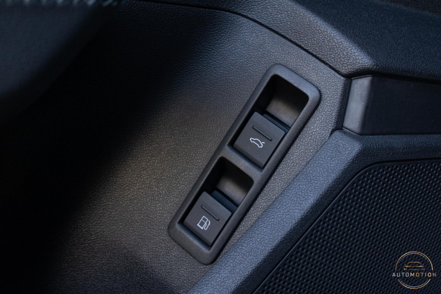 Audi A3 Sportback 40 TFSIe S line Panoramadak Elektrische Stoelverwarming Sfeerverlichting