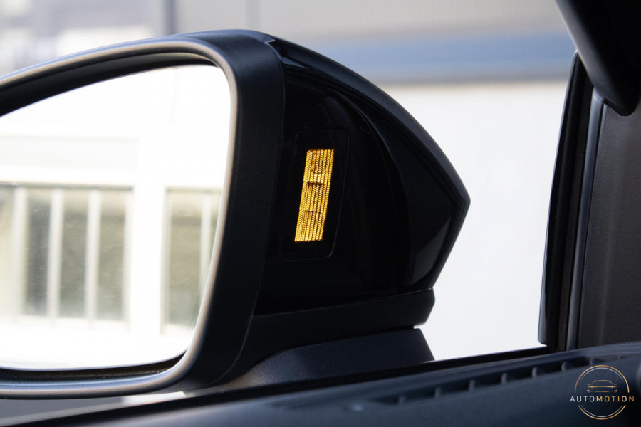 Audi A3 Sportback 40 TFSIe S line Panoramadak Elektrische Stoelverwarming Sfeerverlichting