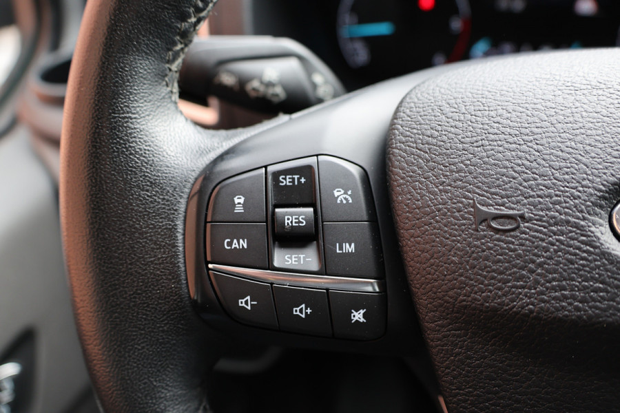 Ford Transit Custom 320 2.0 TDCI 170 PK L2H1 Active DC | Dubbel Cabine | ACC | BLIS | Elek stoelen | Lederen bekleding | CarPlay | Camera | Navigati | Trekhaak | DAB | Stoelverwarming | Nieuwe APK | 5-Zitter