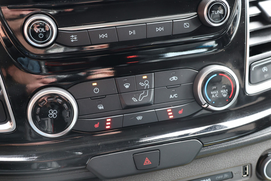 Ford Transit Custom 320 2.0 TDCI 170 PK L2H1 Active DC | Dubbel Cabine | ACC | BLIS | Elek stoelen | Lederen bekleding | CarPlay | Camera | Navigati | Trekhaak | DAB | Stoelverwarming | Nieuwe APK | 5-Zitter