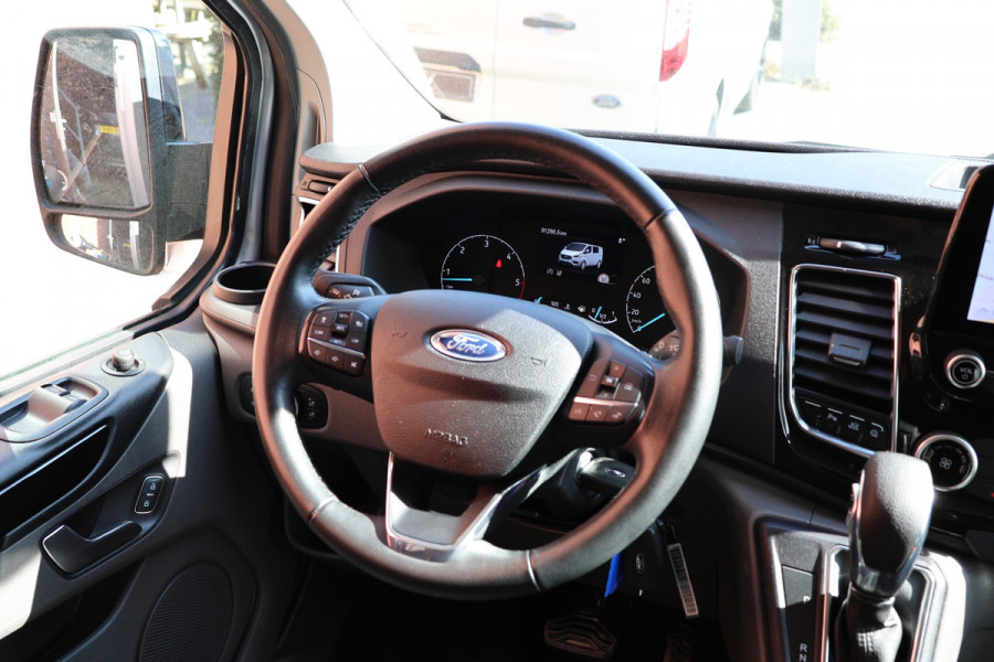 Ford Transit Custom 320 2.0 TDCI 170 PK L2H1 Active DC | Dubbel Cabine | ACC | BLIS | Elek stoelen | Lederen bekleding | CarPlay | Camera | Navigati | Trekhaak | DAB | Stoelverwarming | Nieuwe APK | 5-Zitter