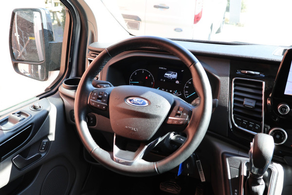 Ford Transit Custom 320 2.0 TDCI 170 PK L2H1 Active DC | Dubbel Cabine | ACC | BLIS | Elek stoelen | Lederen bekleding | CarPlay | Camera | Navigati | Trekhaak | DAB | Stoelverwarming | Nieuwe APK | 5-Zitter