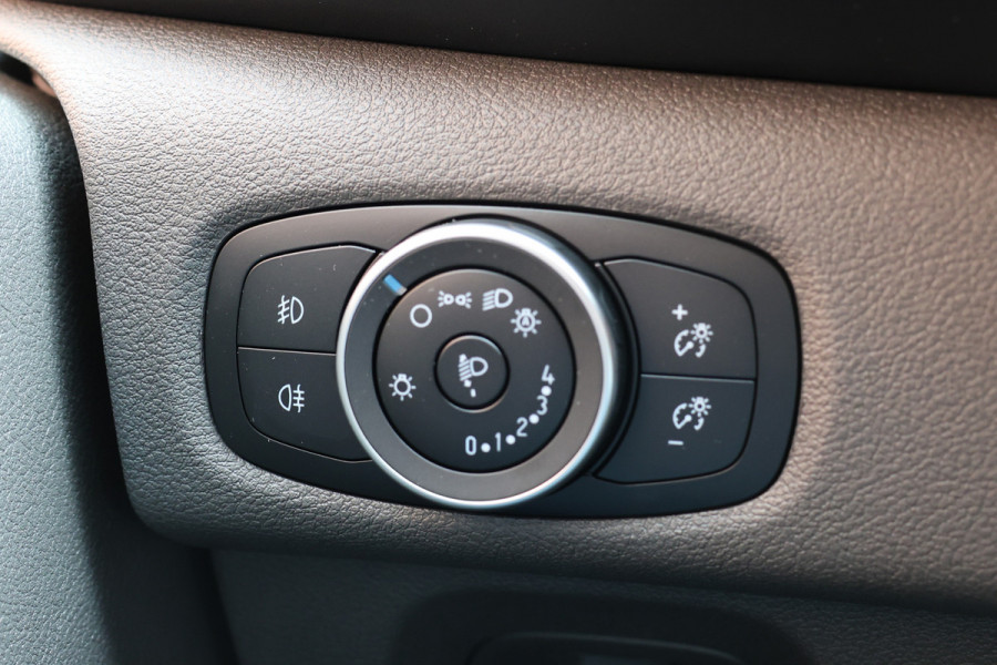 Ford Transit Custom 320 2.0 TDCI 170 PK L2H1 Active DC | Dubbel Cabine | ACC | BLIS | Elek stoelen | Lederen bekleding | CarPlay | Camera | Navigati | Trekhaak | DAB | Stoelverwarming | Nieuwe APK | 5-Zitter