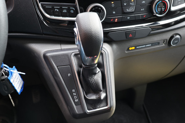 Ford Transit Custom 320 2.0 TDCI 170 PK L2H1 Active DC | Dubbel Cabine | ACC | BLIS | Elek stoelen | Lederen bekleding | CarPlay | Camera | Navigati | Trekhaak | DAB | Stoelverwarming | Nieuwe APK | 5-Zitter