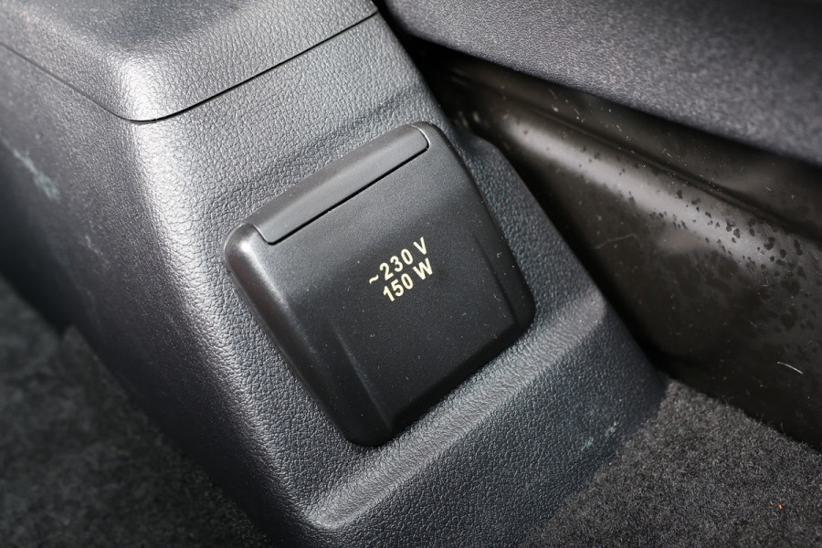 Ford Transit Custom 320 2.0 TDCI 170 PK L2H1 Active DC | Dubbel Cabine | ACC | BLIS | Elek stoelen | Lederen bekleding | CarPlay | Camera | Navigati | Trekhaak | DAB | Stoelverwarming | Nieuwe APK | 5-Zitter