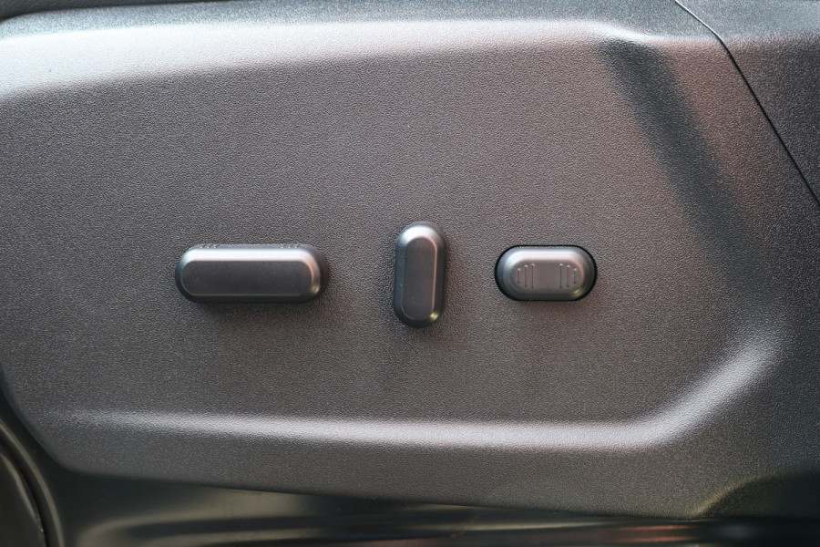 Ford Transit Custom 320 2.0 TDCI 170 PK L2H1 Active DC | Dubbel Cabine | ACC | BLIS | Elek stoelen | Lederen bekleding | CarPlay | Camera | Navigati | Trekhaak | DAB | Stoelverwarming | Nieuwe APK | 5-Zitter