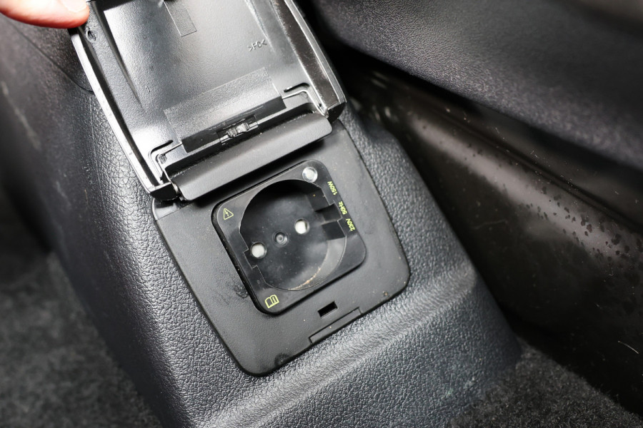 Ford Transit Custom 320 2.0 TDCI 170 PK L2H1 Active DC | Dubbel Cabine | ACC | BLIS | Elek stoelen | Lederen bekleding | CarPlay | Camera | Navigati | Trekhaak | DAB | Stoelverwarming | Nieuwe APK | 5-Zitter