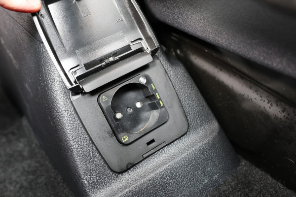 Ford Transit Custom 320 2.0 TDCI 170 PK L2H1 Active DC | Dubbel Cabine | ACC | BLIS | Elek stoelen | Lederen bekleding | CarPlay | Camera | Navigati | Trekhaak | DAB | Stoelverwarming | Nieuwe APK | 5-Zitter