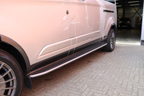 Ford Transit Custom 320 2.0 TDCI 170 PK L2H1 Active DC | Dubbel Cabine | ACC | BLIS | Elek stoelen | Lederen bekleding | CarPlay | Camera | Navigati | Trekhaak | DAB | Stoelverwarming | Nieuwe APK | 5-Zitter