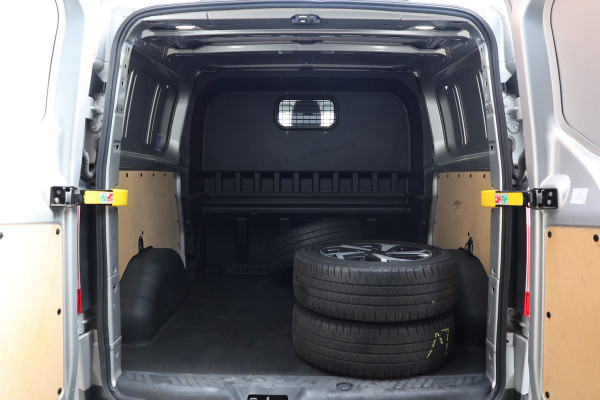 Ford Transit Custom 320 2.0 TDCI 170 PK L2H1 Active DC | Dubbel Cabine | ACC | BLIS | Elek stoelen | Lederen bekleding | CarPlay | Camera | Navigati | Trekhaak | DAB | Stoelverwarming | Nieuwe APK | 5-Zitter