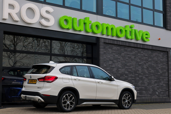 BMW X1 sDrive20i Executive Edition | NAP! | DEALER.OND | PANO | HUD | TREKHAAK | STOELVERWARMING |