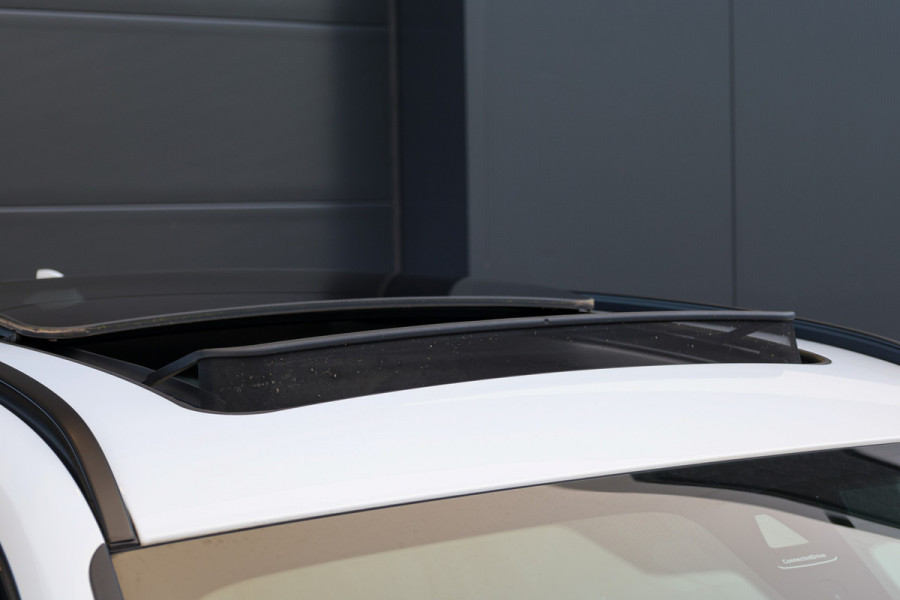 BMW X1 sDrive20i Executive Edition | NAP! | DEALER.OND | PANO | HUD | TREKHAAK | STOELVERWARMING |