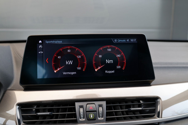 BMW X1 sDrive20i Executive Edition | NAP! | DEALER.OND | PANO | HUD | TREKHAAK | STOELVERWARMING |