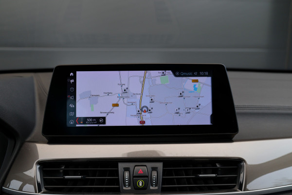 BMW X1 sDrive20i Executive Edition | NAP! | DEALER.OND | PANO | HUD | TREKHAAK | STOELVERWARMING |