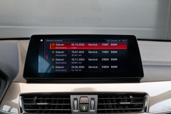 BMW X1 sDrive20i Executive Edition | NAP! | DEALER.OND | PANO | HUD | TREKHAAK | STOELVERWARMING |