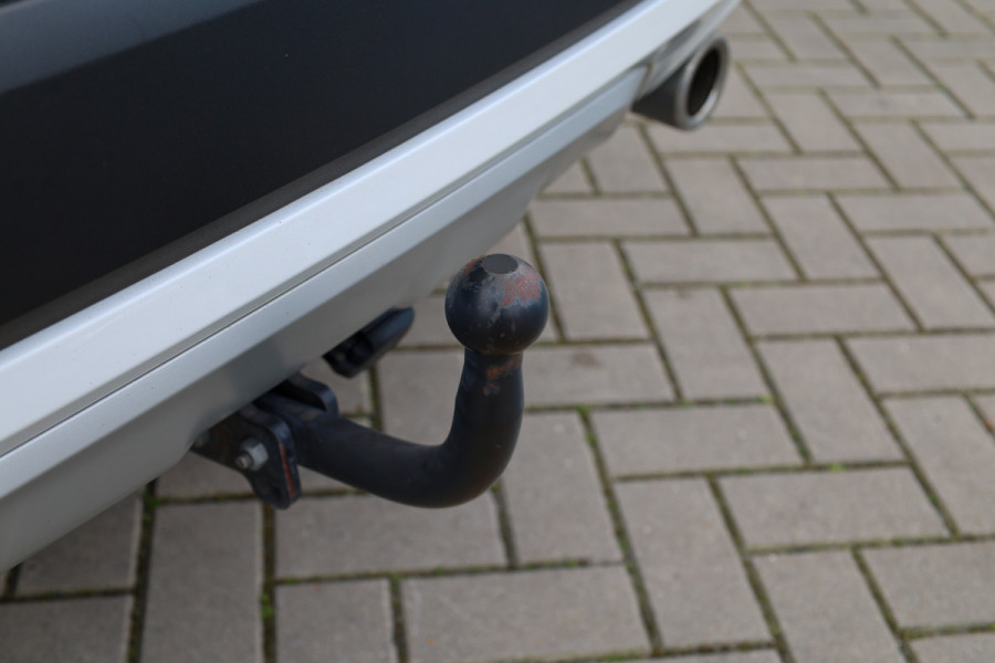 BMW X1 sDrive20i Executive Edition | NAP! | DEALER.OND | PANO | HUD | TREKHAAK | STOELVERWARMING |