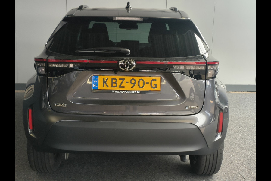 Toyota Yaris Cross 1.5 Hybrid 115 First Edition Rijklaar + Fabrieksgarantie Henk Jongen Auto's in Helmond,  al 50 jaar service zoals 't hoort!