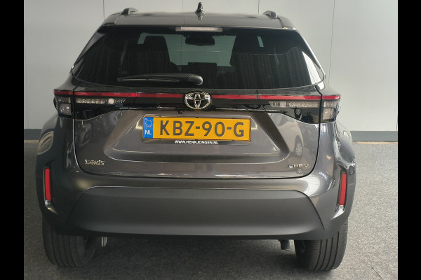 Toyota Yaris Cross 1.5 Hybrid 115 First Edition Rijklaar + Fabrieksgarantie Henk Jongen Auto's in Helmond,  al 50 jaar service zoals 't hoort!