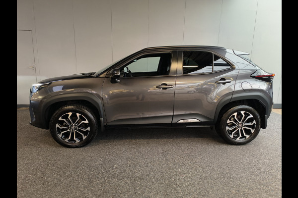 Toyota Yaris Cross 1.5 Hybrid 115 First Edition Rijklaar + Fabrieksgarantie Henk Jongen Auto's in Helmond,  al 50 jaar service zoals 't hoort!