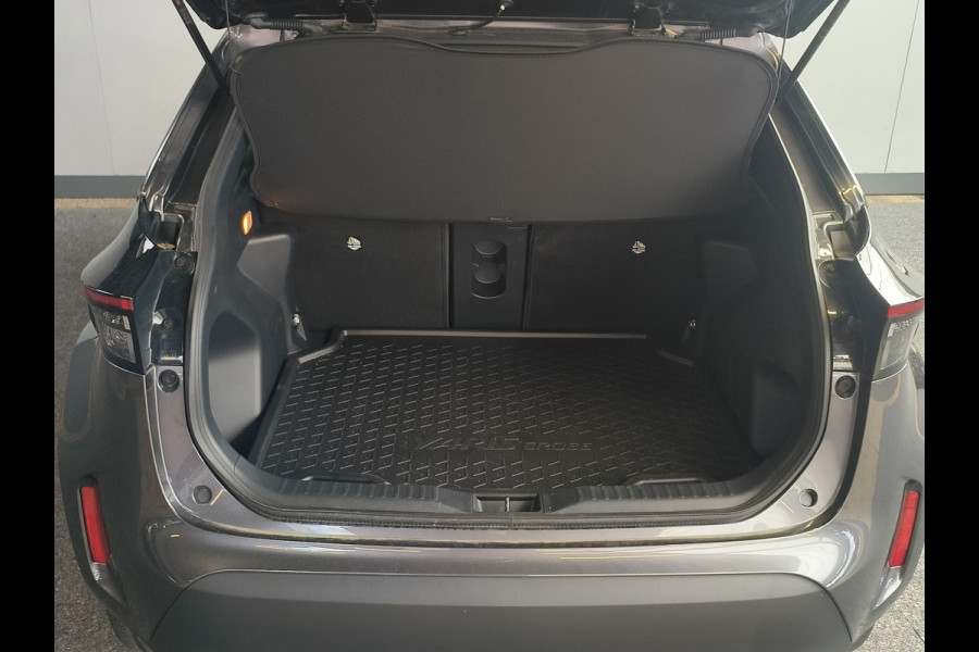 Toyota Yaris Cross 1.5 Hybrid 115 First Edition Rijklaar + Fabrieksgarantie Henk Jongen Auto's in Helmond,  al 50 jaar service zoals 't hoort!