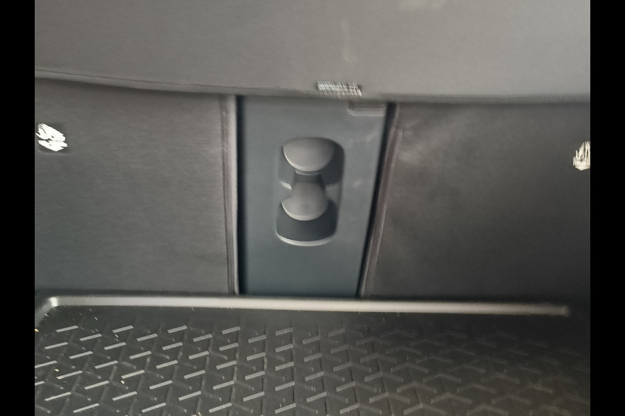 Toyota Yaris Cross 1.5 Hybrid 115 First Edition Rijklaar + Fabrieksgarantie Henk Jongen Auto's in Helmond,  al 50 jaar service zoals 't hoort!